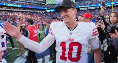 Mac Jones elimina los fantasmas de los Patriots y asegura que será "él mismo" en los 49ers