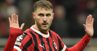 Revelan fecha para que Santiago Giménez vuelve a las canchas tras inesperada lesión