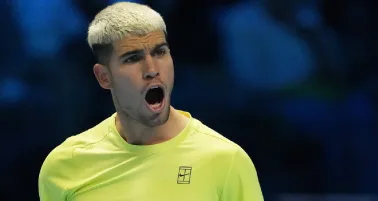 Carlos Alcaraz arranca su participación en las Finales ATP 2025 con triunfo ante de Minaur