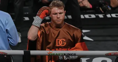 Canelo Álvarez queda fuera del ranking libra por libra