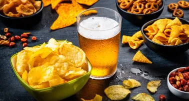 Proponen nuevo impuesto en CDMX para papitas, refrescos, alcohol, chocolates y más 