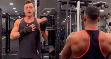 Esta es la transformación física que sufrió Mesut Özil