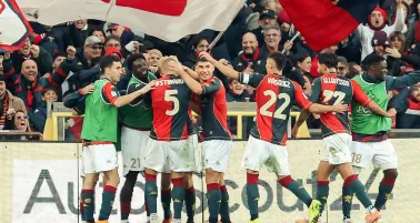 Johan Vásquez y Genoa vencen a Hellas Verona en lucha directa por el descenso