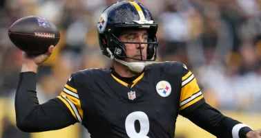 Aaron Rodgers volverá a jugar con Steelers pese a tener múltiples fracturas en la mano