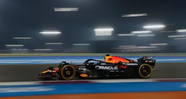 Verstappen ganó el Gran Premio de Qatar y buscará el título en Abu Dhabi