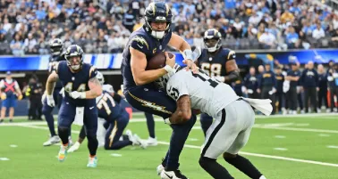 ¿Se pierde la temporada? Justin Herbert sufrió una fractura en la mano