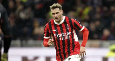 Representante de Santiago Giménez aclara su futuro ante rumores sobre su llega a la Premier League