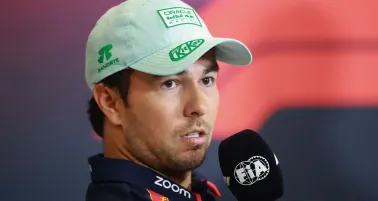 Checo Pérez defiende a Chicharito Hernández tras críticas por penalti fallado ante Cruz Azul