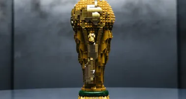 FIFA y LEGO se unen para el Mundial 2026 con una réplica del trofeo a escala