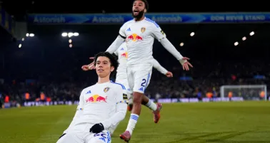 Leeds United golea a Chelsea para salir de la zona de descenso