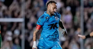 Aficionado buscó a Neymar para pedirle foto y tira a jugador de Santos 