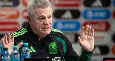 Javier Aguirre en conferencia