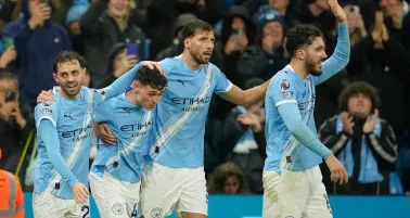 Manchester City golea al Sunderland y se acerca al Arsenal en el liderato