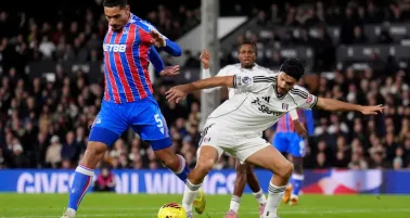 Fulham cae ante Crystal Palace en Premier League; Raúl Jimenez registra asistencia 