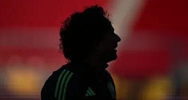 Memo Ochoa niega saludo a compañero