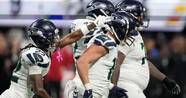 Seahawks aplastan 37-9 a Falcons y ponen medio pie en la postemporada