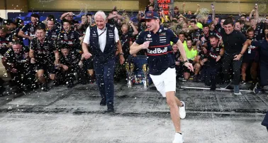 Marko y Verstappen, tras el GP de Abu Dhabi