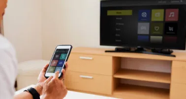 ¿Cómo usar tu celular como control remoto del televisor?