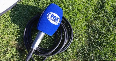 Querido conductor de Fox Sports se despide entre lágrimas del canal