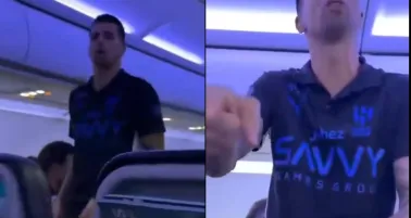 Cancelo protagonizó un bochornoso momento en un vuelo