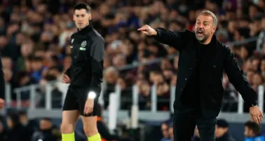 Hansi Flick, DT del Barcelona, manda apoyo a los árbitros en medio de duras criticas en España