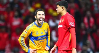 Vigón golpea a jugador de Toluca en pleno festejo; se esperan sanciones 