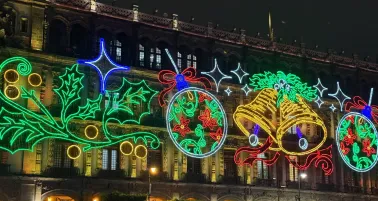 Clara Brugada enciende la Navidad 2025 en el Zócalo de la CDMX