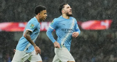 Cherki saca las celebraciones de Haaland tras el golazo en la victoria del Manchester City en la Carabao Cup