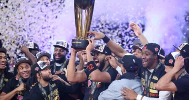 Knicks ganan la Copa NBA tras remontar y vencer a Spurs 