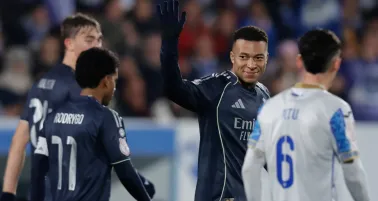 Real Madrid sufre para vencer con polémica arbitral incluida al Talavera en Copa del Rey