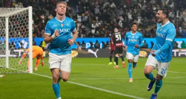 Napoli supera al Milán y se mete a la Final de la Supercopa Italia