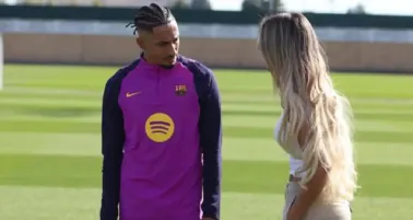 Raphinha y su esposa