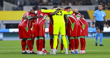 Surinam confía su futuro mundialista a un técnico con pasado en Barcelona y Chelsea