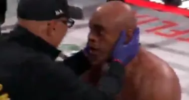 Silva vence por nocaut técnico a Tyron