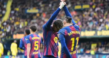 Barcelona aprovecha superioridad numérica y vence a Villarreal 
