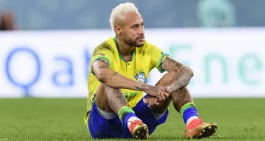 Neymar se somete a cirugía menor en la rodilla izquierda pero sueña con el Mundial