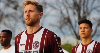 Futbolista alemán, exjugador de Stuttgart y Schalke, falleció tras caer desde 70 metros de altura