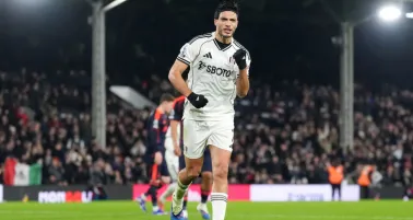 Raúl Jiménez se acerca al Top 5 de goleadores latinoamericanos