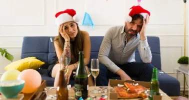 Expertos revelan cómo recuperarse de la resaca tras las fiestas de Navidad de fin de año