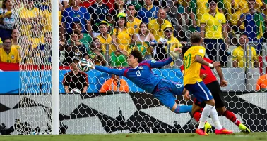 Una de las mejores atajadas del Mundial de 2014