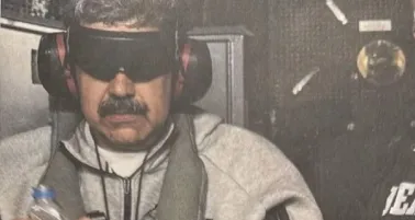 Trump publica la primera imagen de Nicolás Maduro capturado a bordo de un buque militar de EU