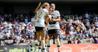 Angelina Hix se luce en goleada de Pumas
