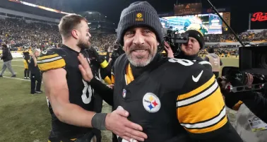 Aaron Rodgers se muestra emocional tras la victoria de Steelers sobre Ravens