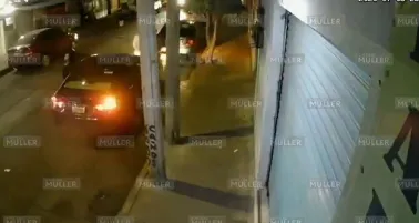 Revelan NUEVO VIDEO de cómo escapó la mujer que presuntamente atropelló y arrastró a motociclista en CDMX