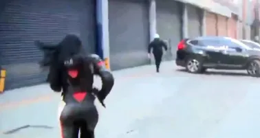 Reportera capta en vivo a policía del Edomex que presuntamente extorsionaba a un automovilista en Naucalpan