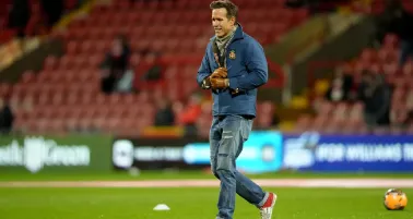 Ryan Reynolds estuvo presente en el partido de FA Cup entre Wrexham y Nottingham Forest