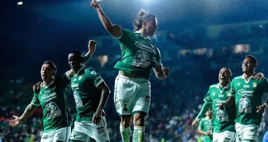 León venció a Cruz azul en el debut
