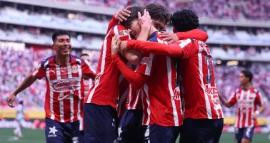 Hormiga González y Brian Gutiérrez ilusionan en Chivas
