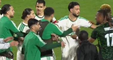 Jugadores de Argelia y de Nigeria protagonizaron pelea tras el partido