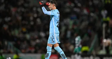 Unsain regaló sus guantes a aficionados tras la victoria en Torreón